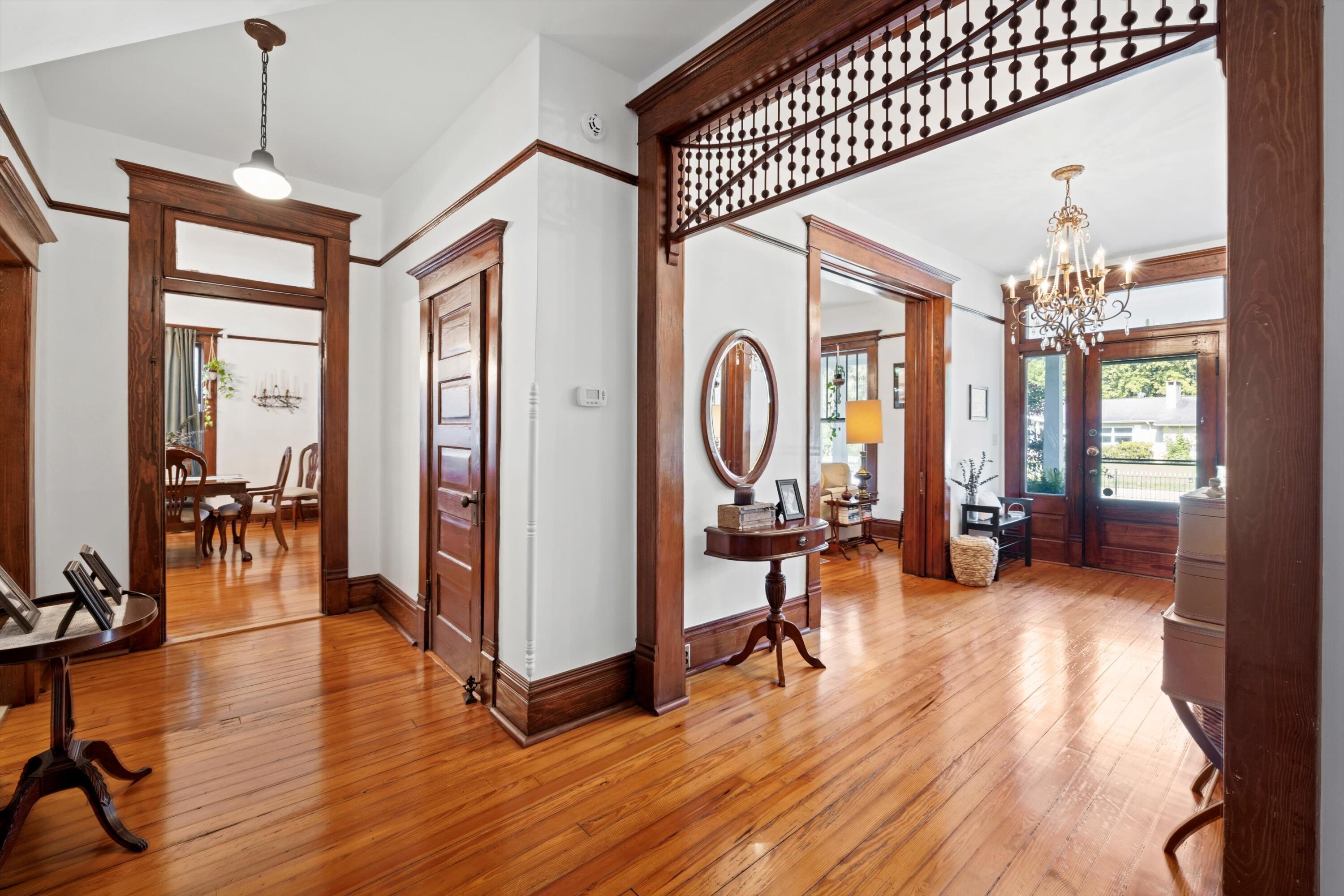 Image 4: Entry Way