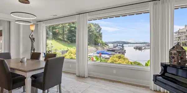 4274 Lakeshore Lane