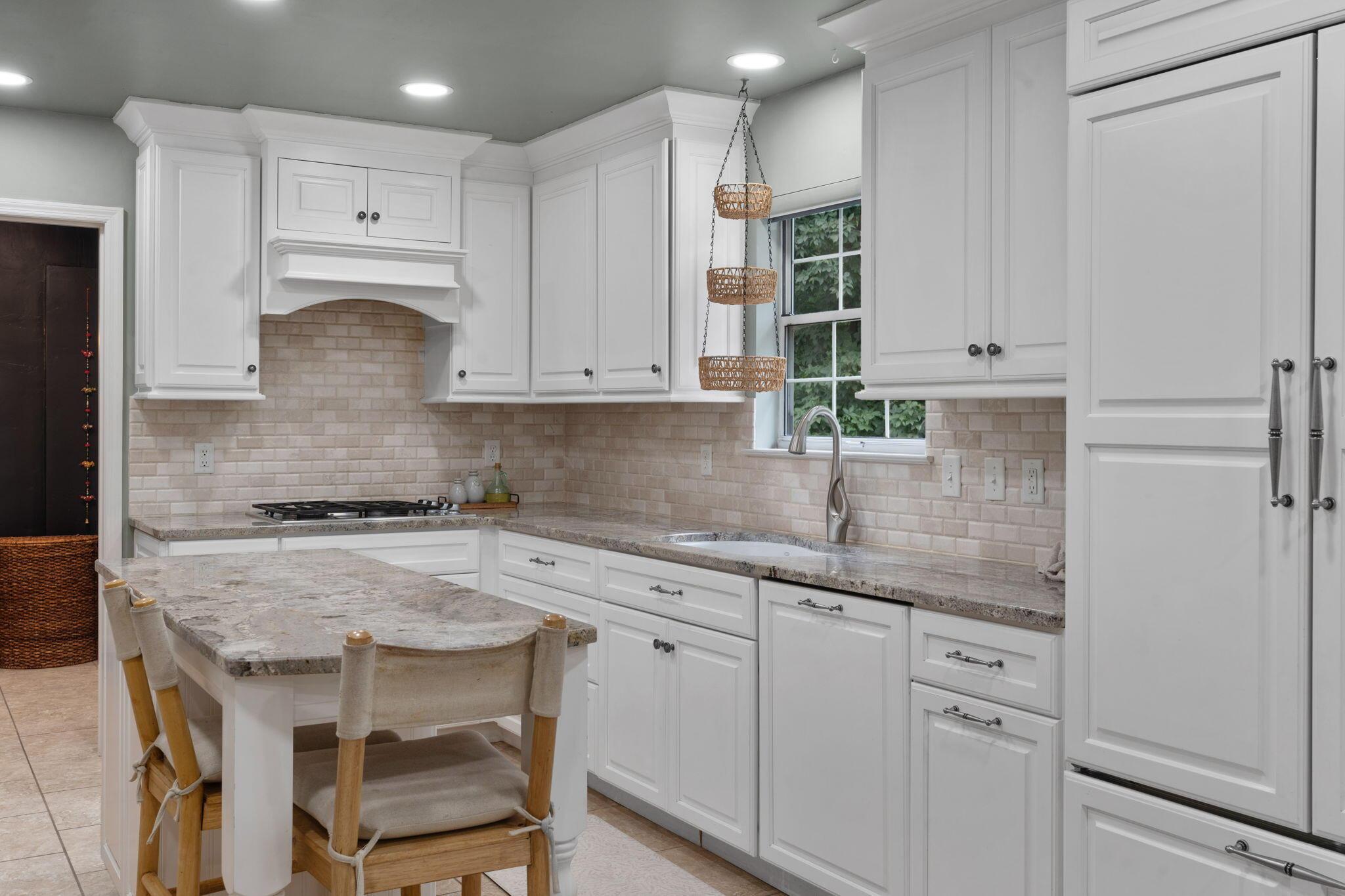 Image 3: 39-web-or-mls-12424 Creek Hollow-Megan-3