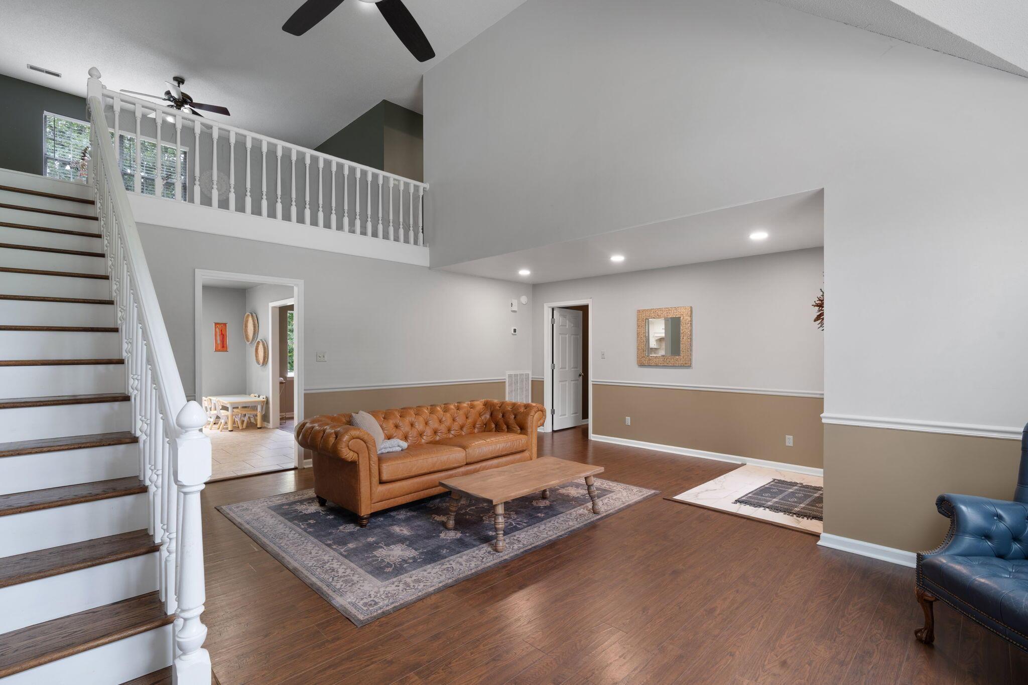 Image 4: 22-web-or-mls-12424 Creek Hollow-Megan-2