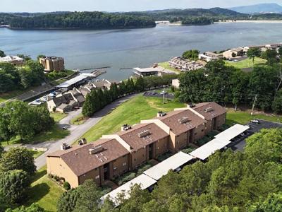 4319 Lakeshore Lane