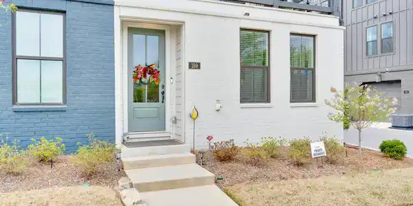 Image 3: 189-Peerless-Ave-MLS-Photos-4