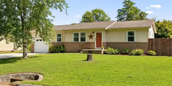 1837 S Prairie Circle