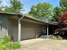 10 Lake Crest Drive