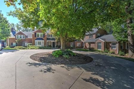 407 Southmoreland Place