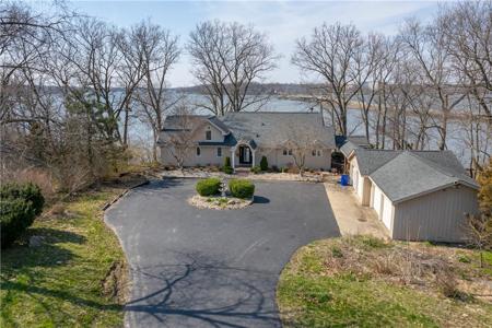 101 Oakridge Court