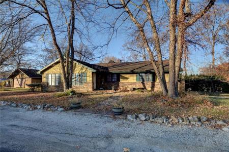 20 Lake Grove Club