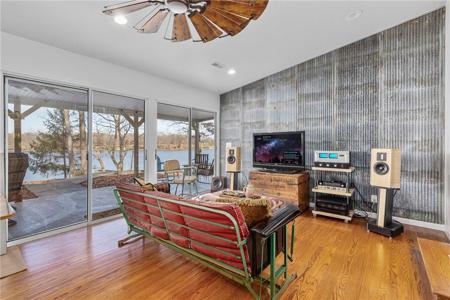 8242 Twin Oaks Drive