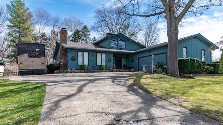 4 Country Club Road