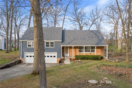 10 Lakewood Drive
