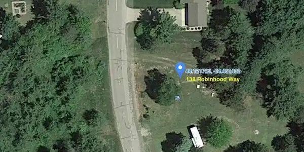 138 ROBINHOOD WAY