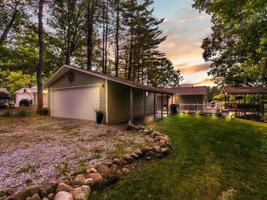 5593 CLARENCE COURT