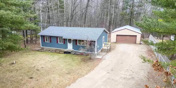 1096 Wiggins Lake