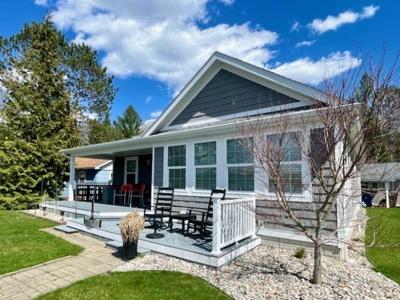 3127 Lakeshore