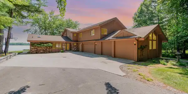 1892 N Salisbury Drive