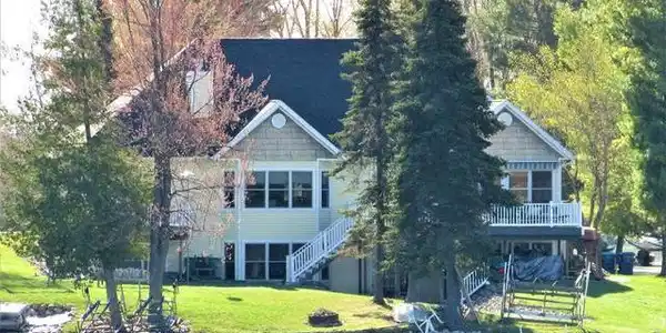 5015 DUNBAR COURT