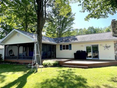 3831 Lakeshore Drive