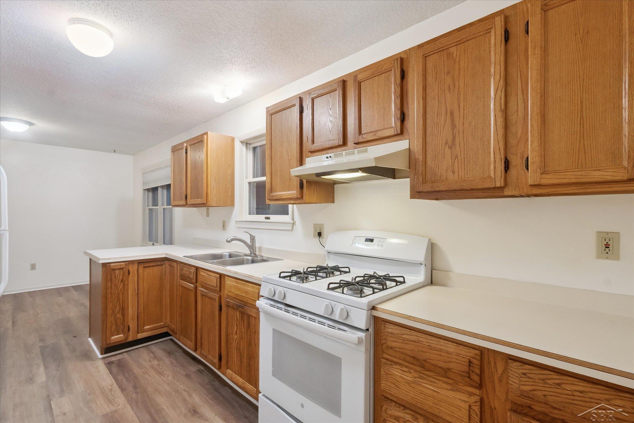 Image 2: Direct entry into the Kitchen from Garage