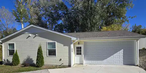 225 Lakeview Court