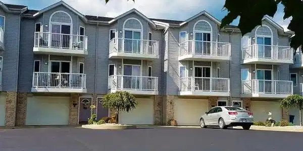 1688 CASTLEVIEW COURT