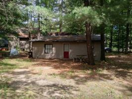 1049 PINEWAY DRIVE