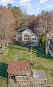 37 E Lakeshore Dr