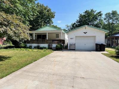 887 Oak