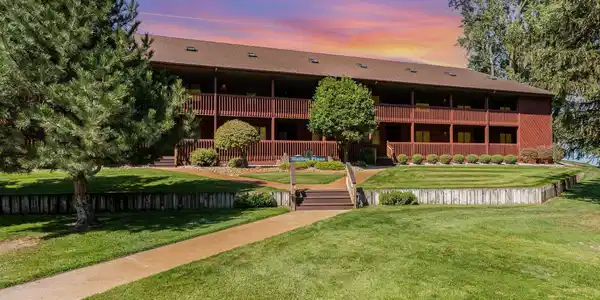 Image 2: Great condo community