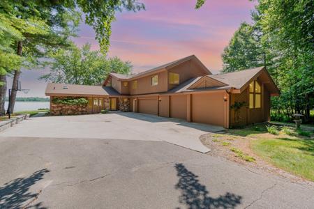 1892 N Salisbury Drive