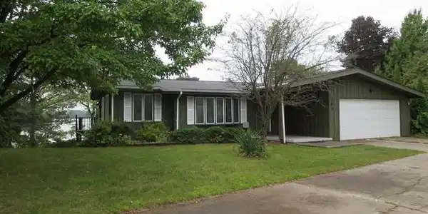 204 LAKEVIEW COURT