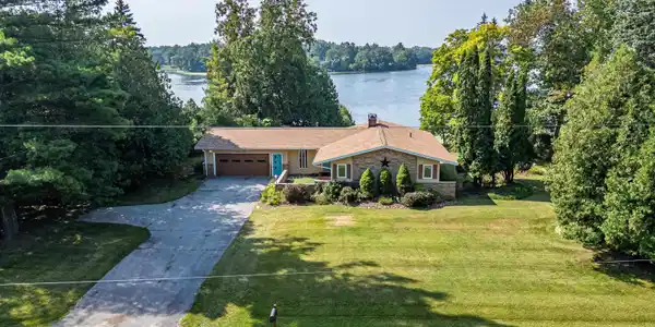 3447 North Branch Drive