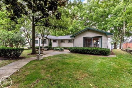 8178 Lakeshore Road
