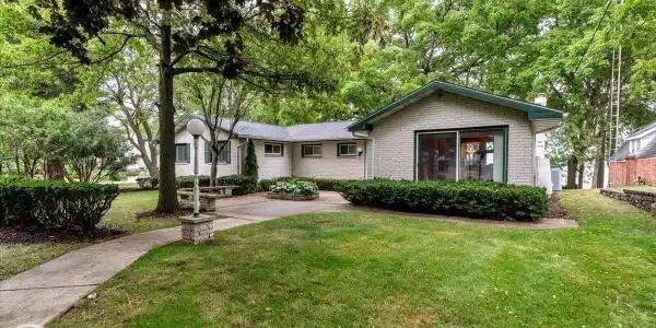 8178 Lakeshore Road