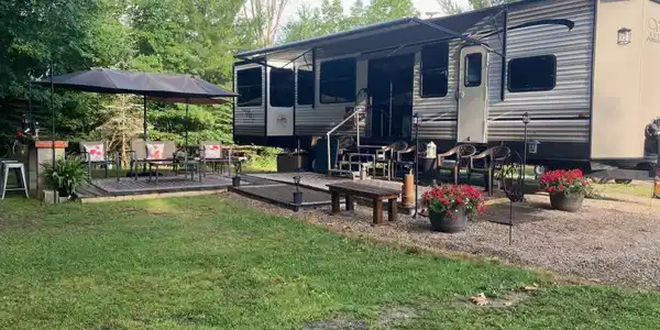Image 3: Camper not included