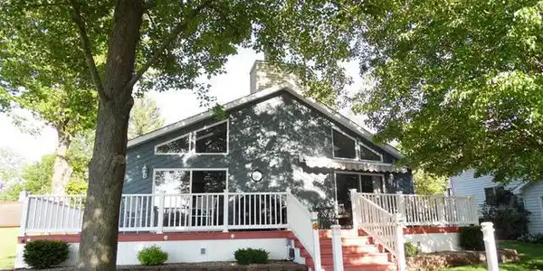 4449 HILLSIDE