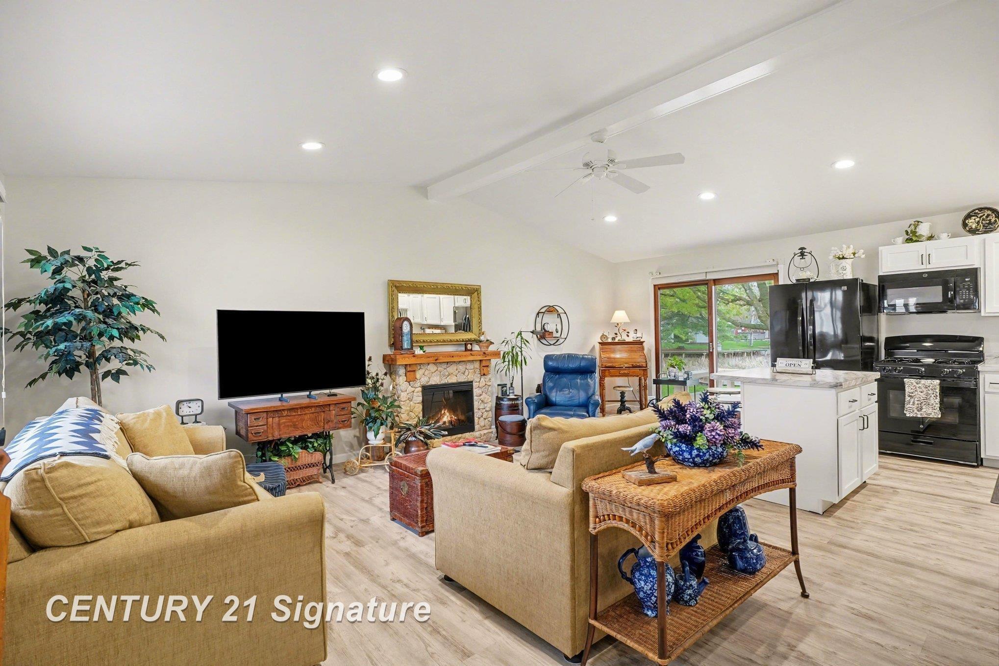 Image 2: Living room