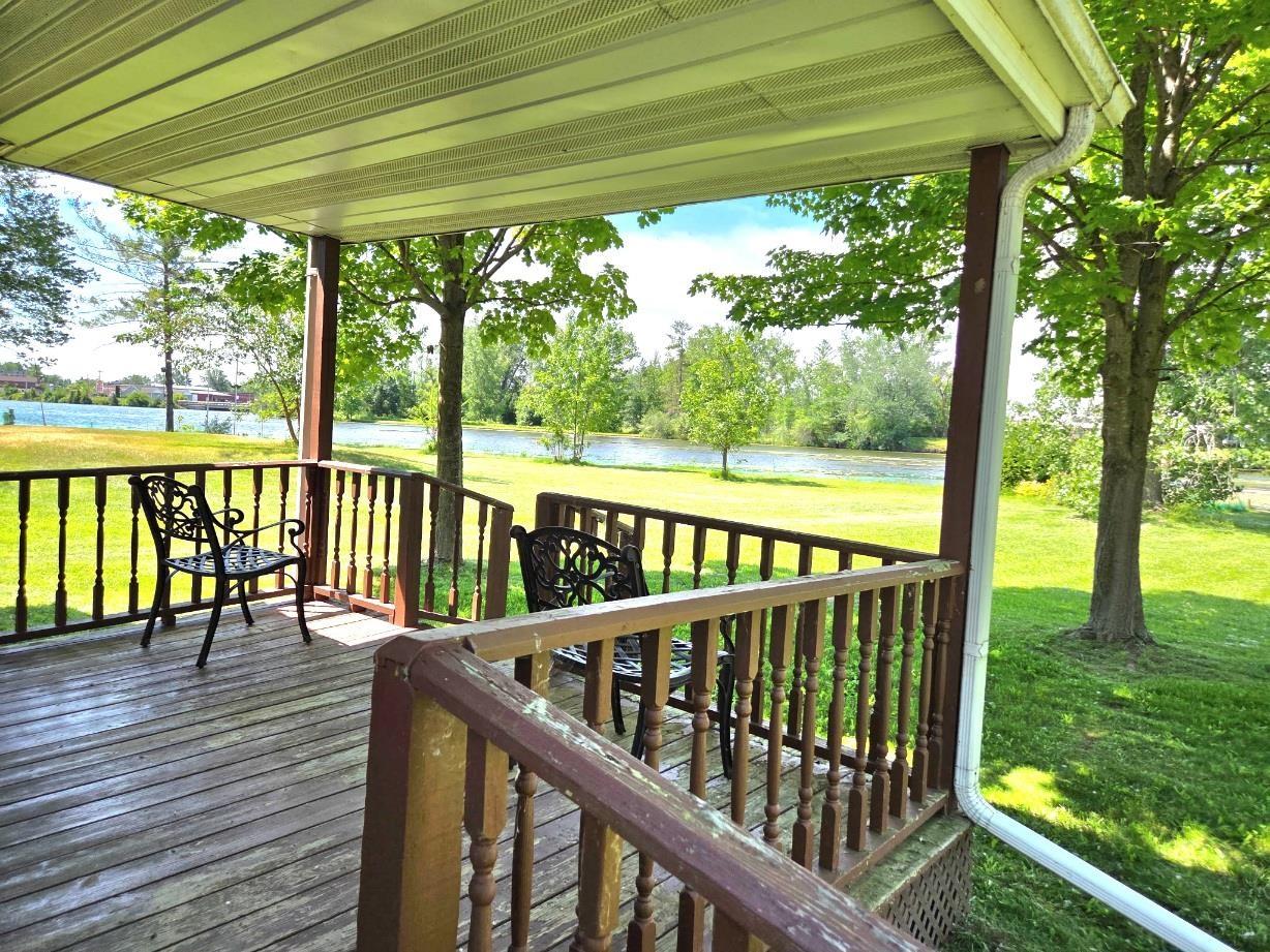 Image 4: Waterside Porch
