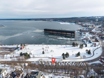 233 N Lakeshore Boulevard