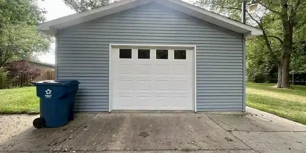 Image 3: Detached garage