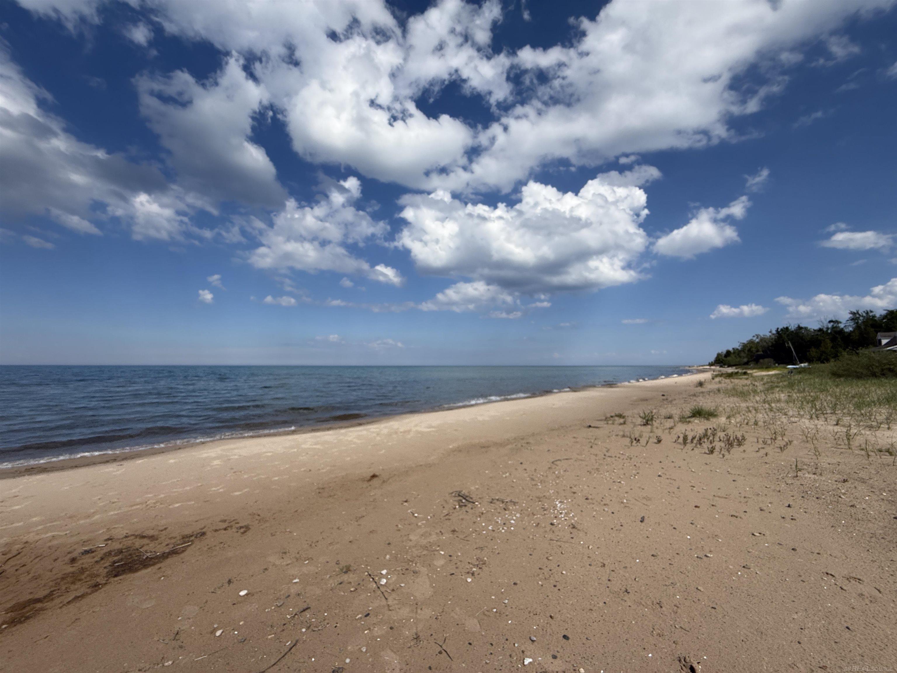 Image 3: 88' of sandy beach front