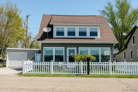 1398 Lakeshore Drive