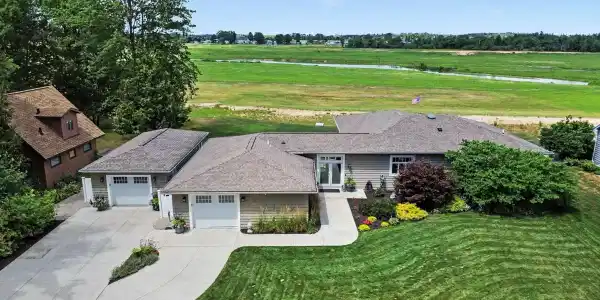 71 E Lakeshore Drive