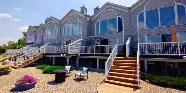 1684 Castleview Court