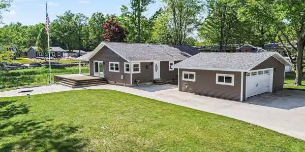 5458 Oakridge Drive