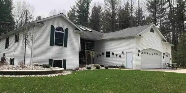 3490 Woodview Pass