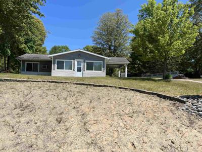 3745 Lakeshore Drive