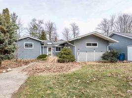 3220 LAKESIDE DRIVE