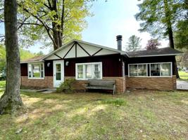 3261 Lakeshore Dr