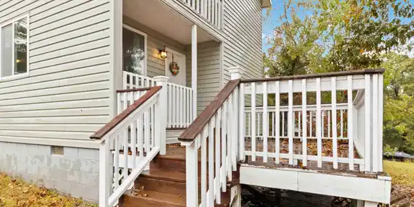 305 Lakeshore Dr