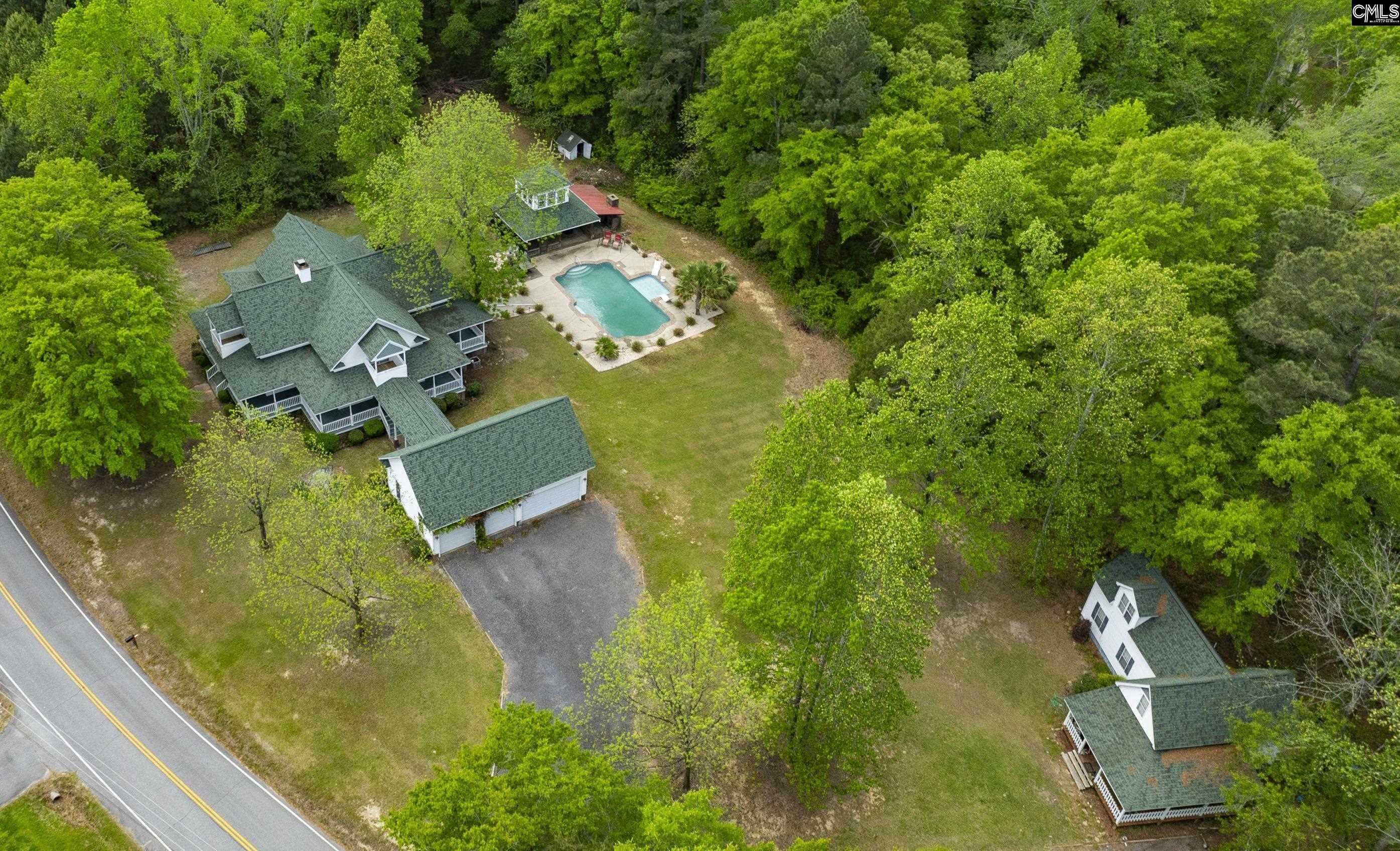 Image 0: 5 Bed 4.5 Bath Main House + 3Br 2 Ba Guest House + Pool house inground pool and 4 Car Garage, House + Guest House